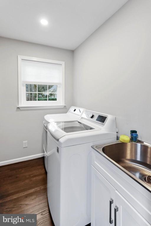 Building Photo - 10 Boulder Brook Dr