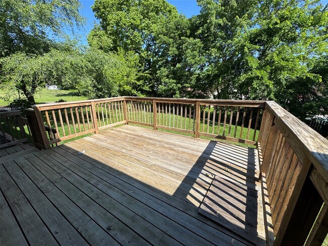 Building Photo - 1161 Saratoga Dr