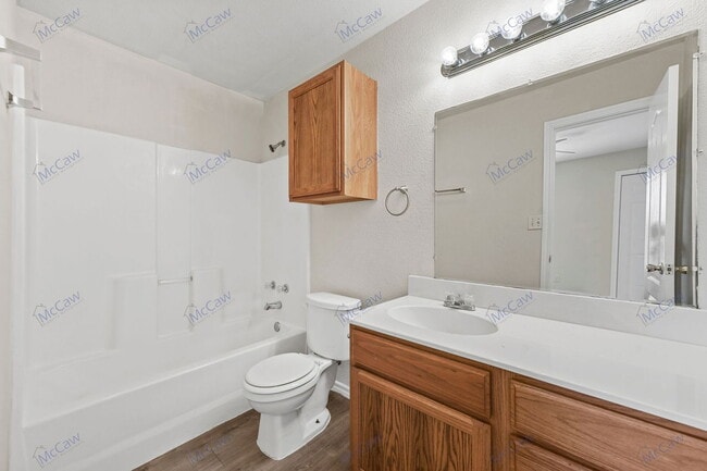 Building Photo - 10275 Aurora Dr