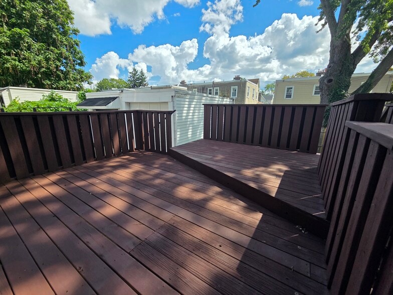 Rear deck - 2450 Mansfield Ave