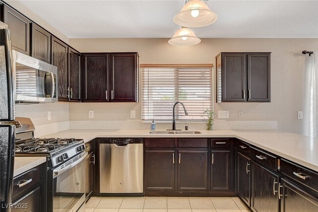 Building Photo - 688 Emerald City Ave