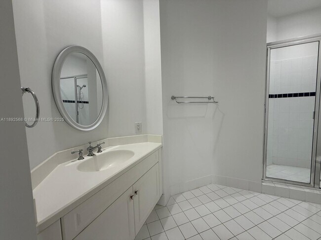 Building Photo - 996 Sanibel Dr
