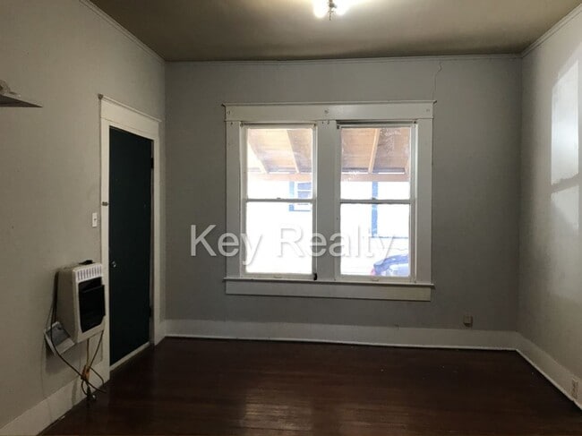 Building Photo - 406 18th St