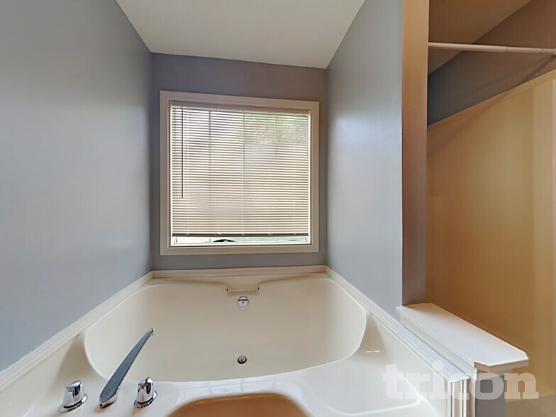 Building Photo - 65 Cricket Ct