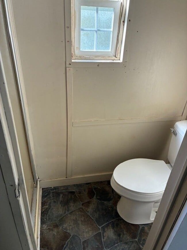 Building Photo - For Rent: 2 BD / 2 BA Home – Cedar Hill, TN