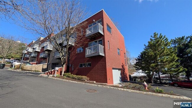 Building Photo - 11 Vela Way