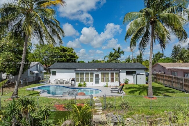 Building Photo - 390 NW 40th St