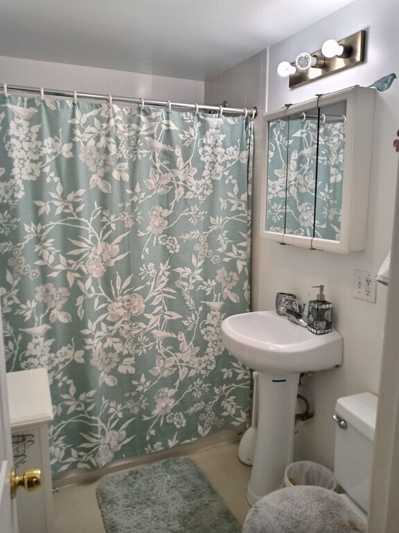 Building Photo - 1482 Beacon St