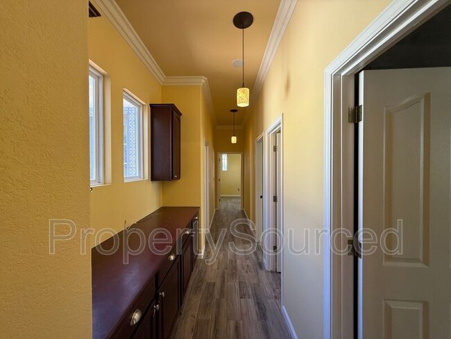 Building Photo - 523 Ruess Rd
