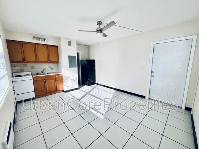 Building Photo - 105 7th Ave N