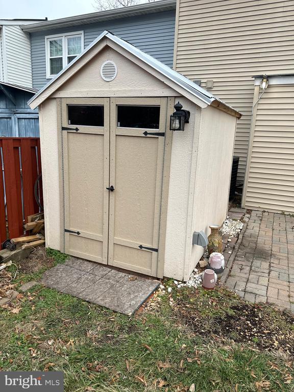 Building Photo - 7943 Timarand Ct