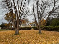 Building Photo - Spacious 4BR, 2.5BA home on 1.3 acres in O...