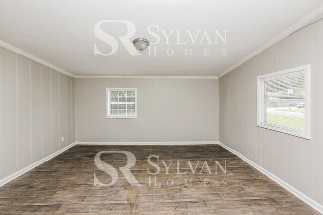 Building Photo - Spacious one-level living