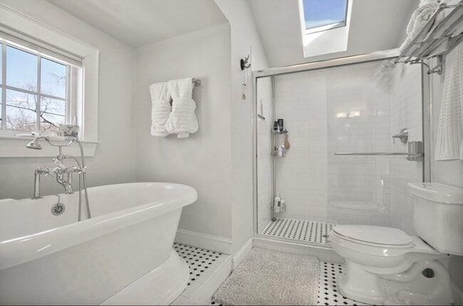 Building Photo - 150 Vassal Ln