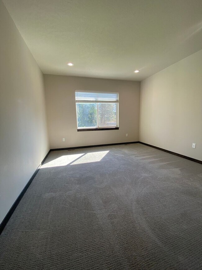 Building Photo - 4310-4312 N Centennial Ln