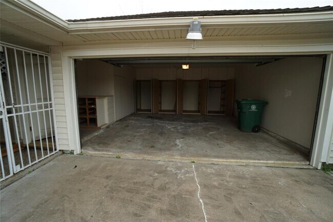 Building Photo - 7827 Candle Ln