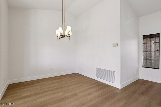 Building Photo - 2548 Tumble Brook Dr