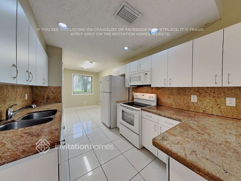 Building Photo - 10965 W Broward Blvd