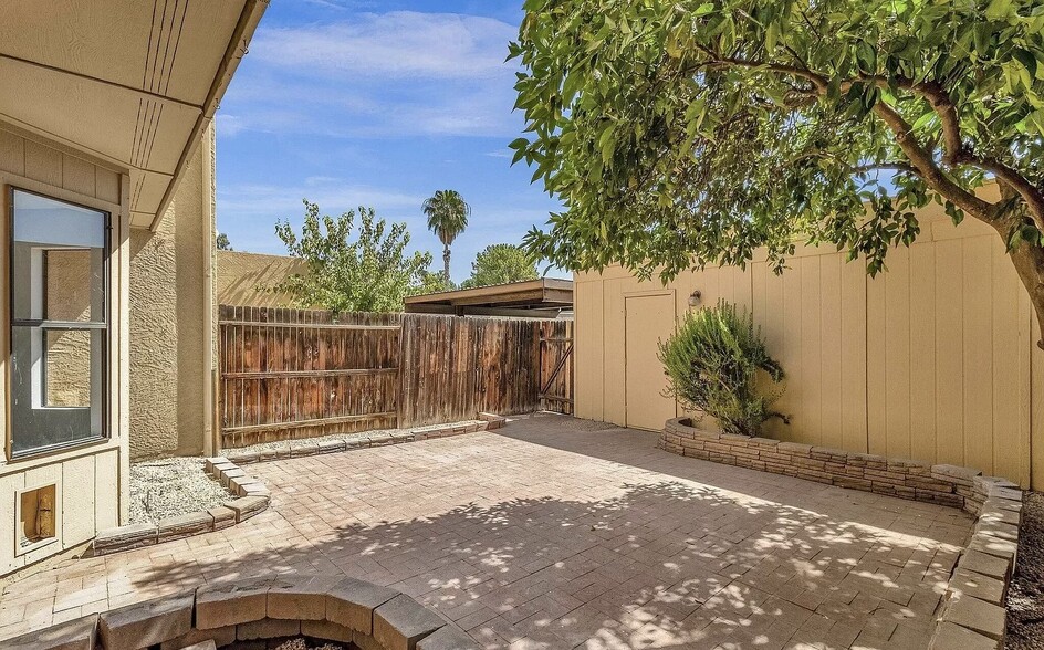 Building Photo - 14460 N 57th Dr