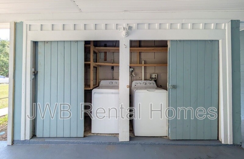 Building Photo - 802 8th Ave N