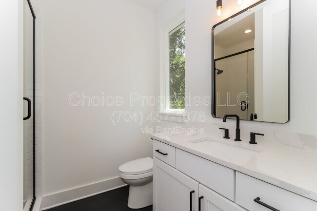 Building Photo - 422 Sylvania Ave