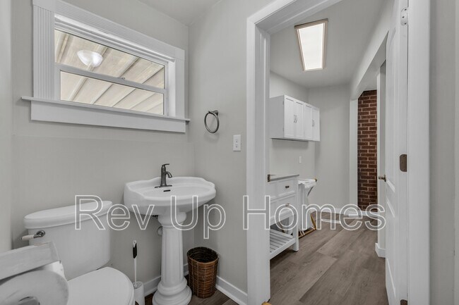 Building Photo - 309 E 200 S