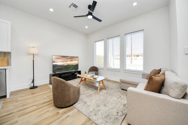 Building Photo - 3907 Maggie St