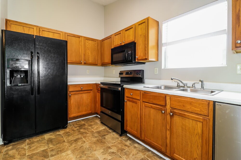 Building Photo - 2124 Oakland Spring Dr