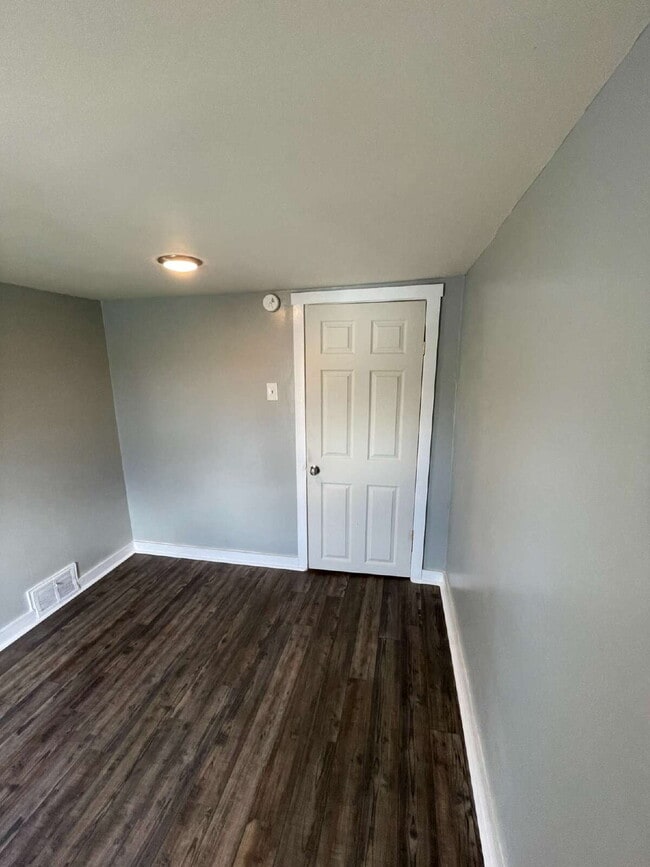 Building Photo - Spacious 3 Bedroom Apartment Near IUP – Ideal for Roommates