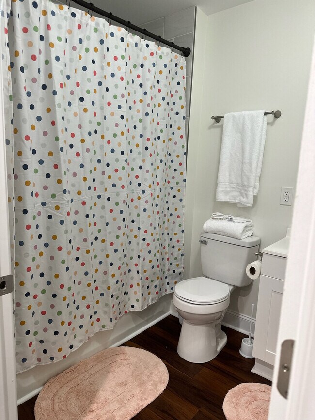 Building Photo - 107 David St