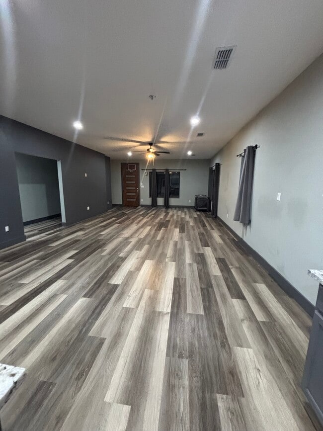 Building Photo - 2675 Golf Dr