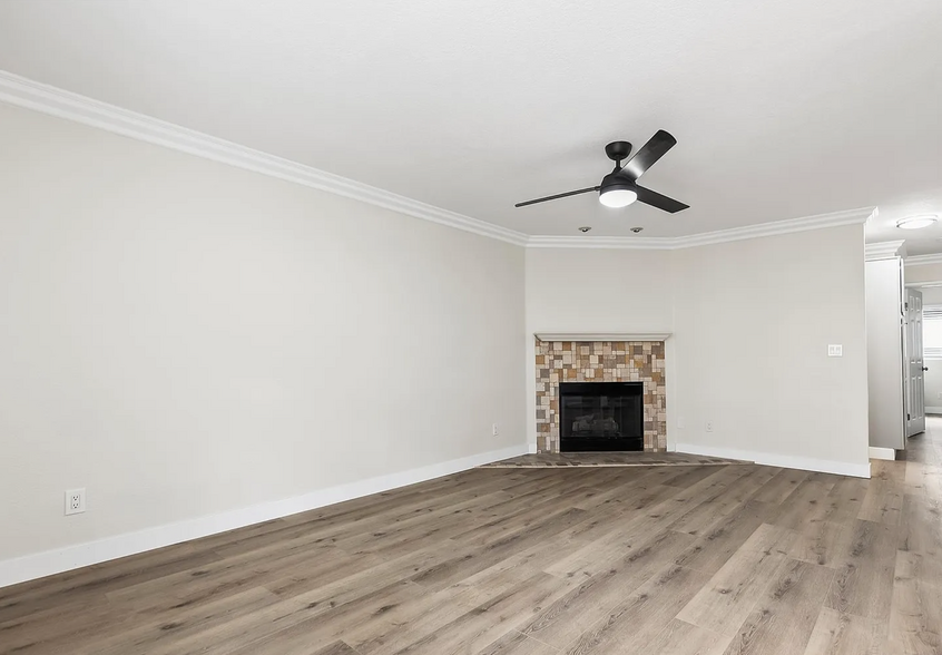 Building Photo - 4779 Seminole Dr