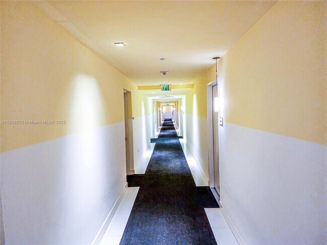 Building Photo - 495 Brickell Ave