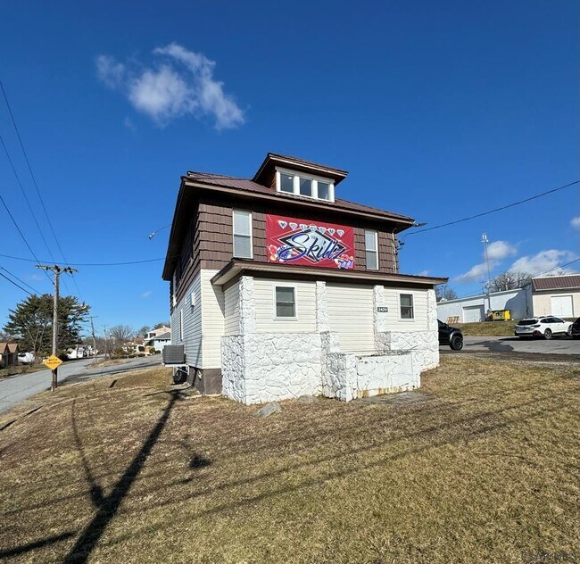 Primary Photo - 2429 Bedford St