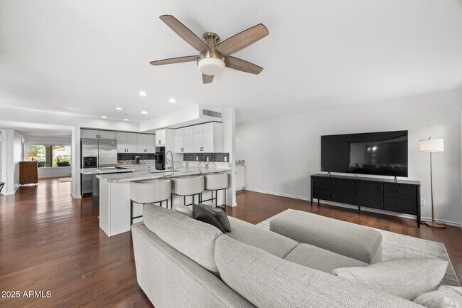 Building Photo - 8649 N Willowrain Ct