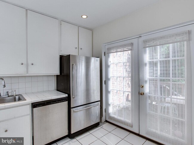 Building Photo - 1217 29th St NW