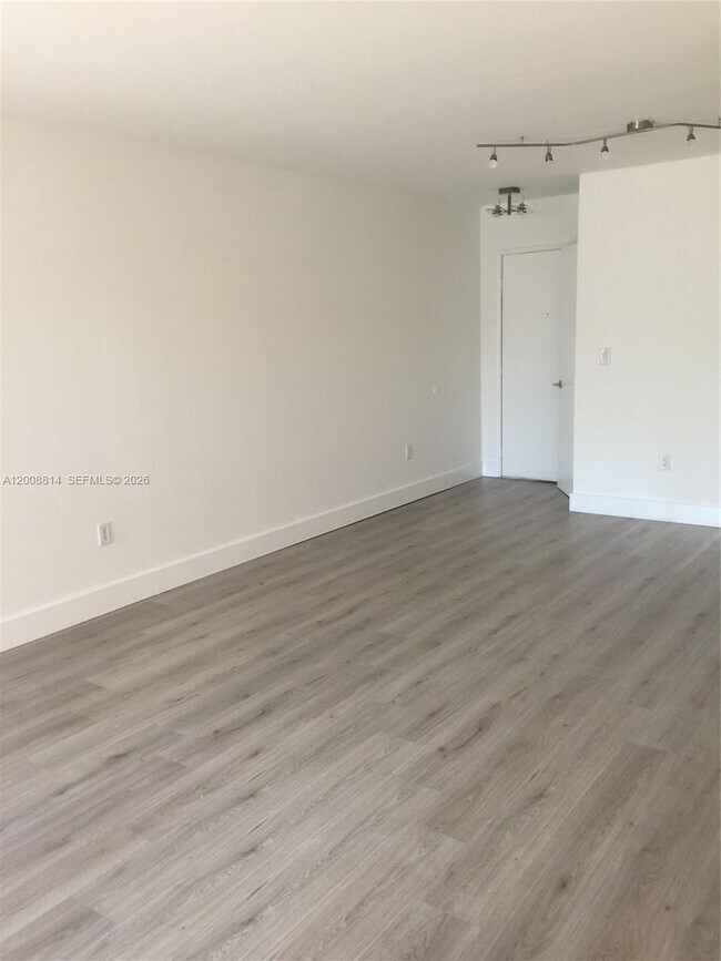 Building Photo - 9711 Fontainebleau Blvd