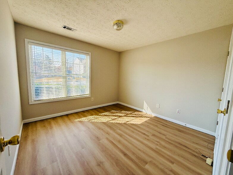 Building Photo - 2510 Cordillo Dr