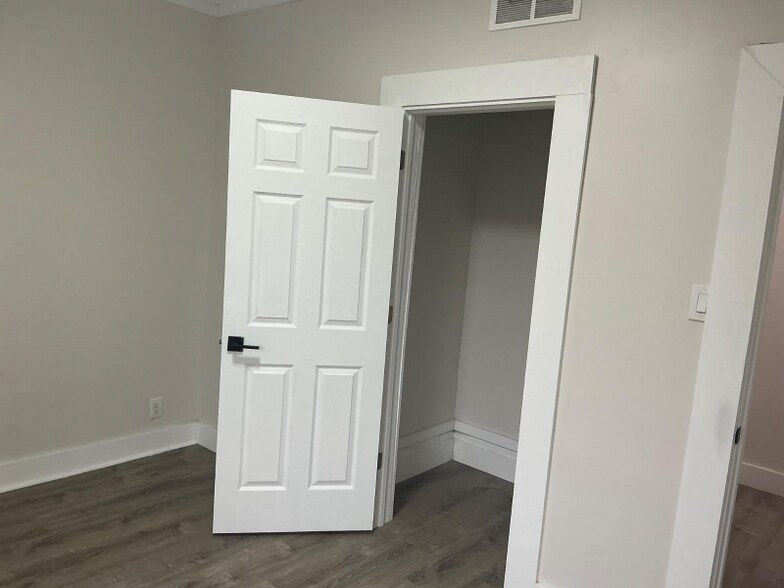 Building Photo - 1970 E 71st St