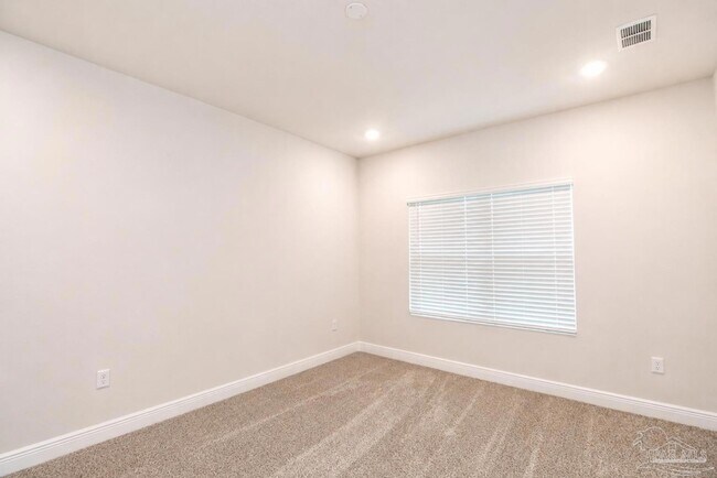 Building Photo - 530 Bridle Way