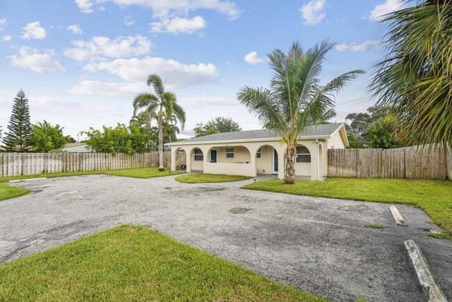 Building Photo - 3133 Albatross Rd