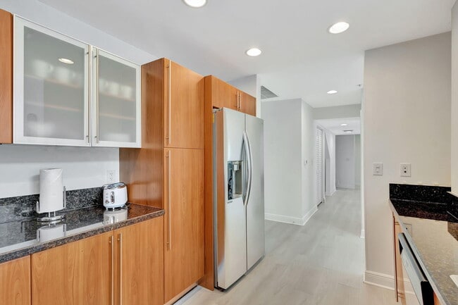 Building Photo - 610 Clematis St