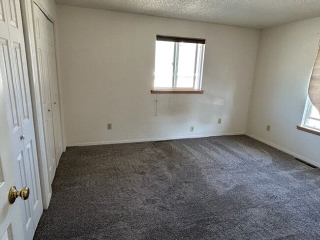 Building Photo - 2 bed 1.5 bath in Corvallis, near schools