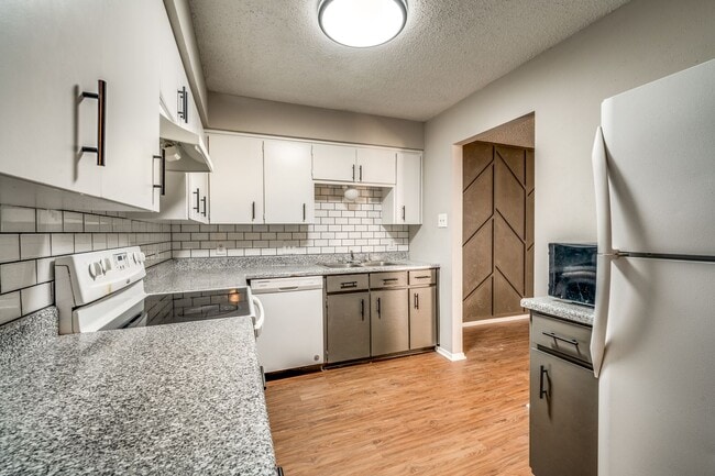 Building Photo - 8838 Hidden Hill Dr