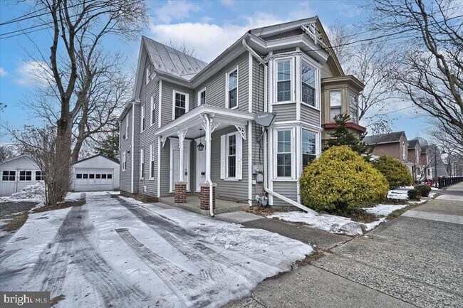 Building Photo - 413 W Louther St