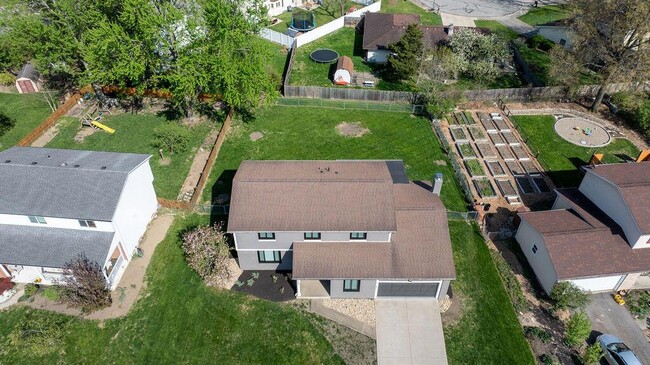 Building Photo - 554 Pointview Dr