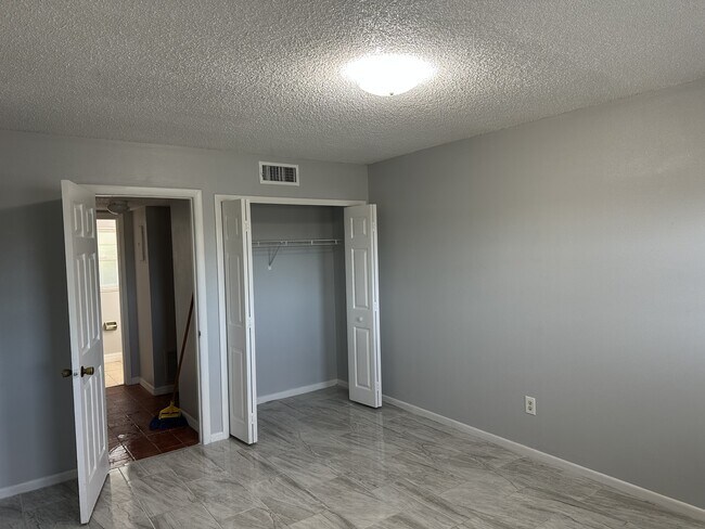 Building Photo - 836 Sky Lake Cir