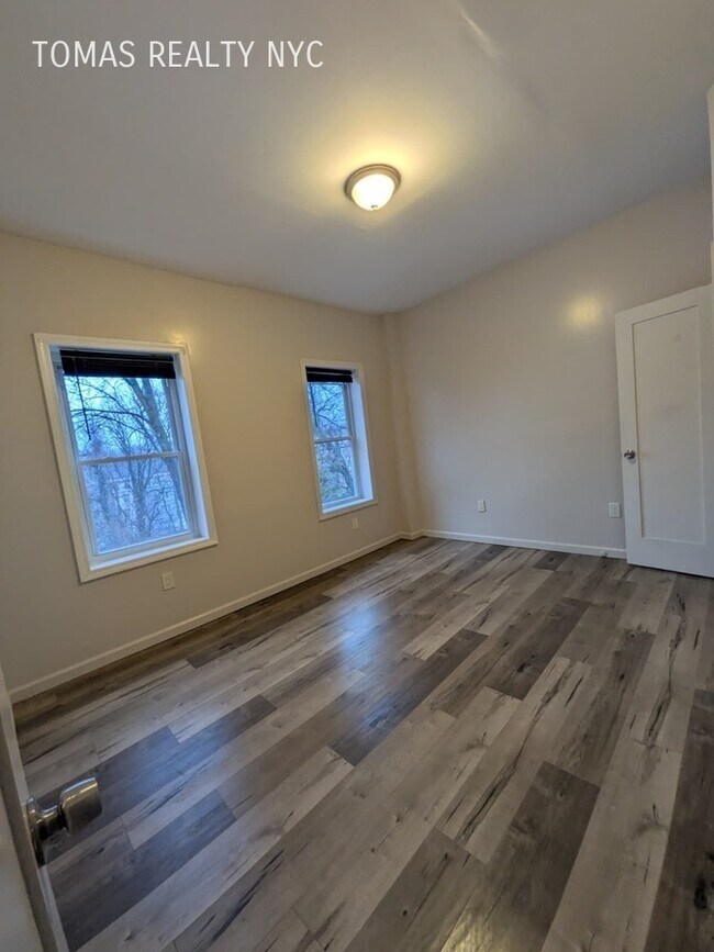 Building Photo - 28 Vineyard Ave