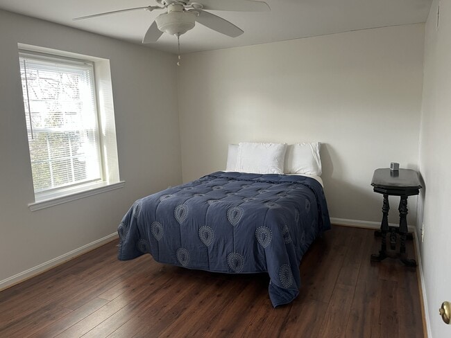 Building Photo - 5637 Independence Cir