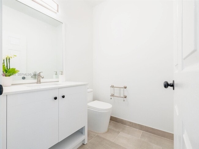 Building Photo - 801 Tanglewood Cir